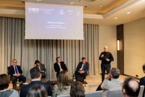 Experţi europeni şi români au dezbătut viitorul securităţii cibernetice în cadrul conferinţei ”Cyber Security: tehnică şi aspecte juridice, două feţe ale aceleiaşI monede”